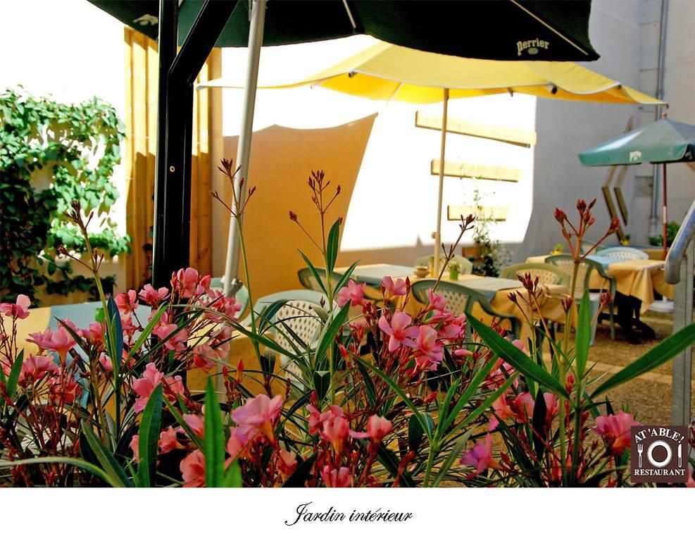 Logis Hotel Restaurant La Boule D'Or Chinon Buitenkant foto