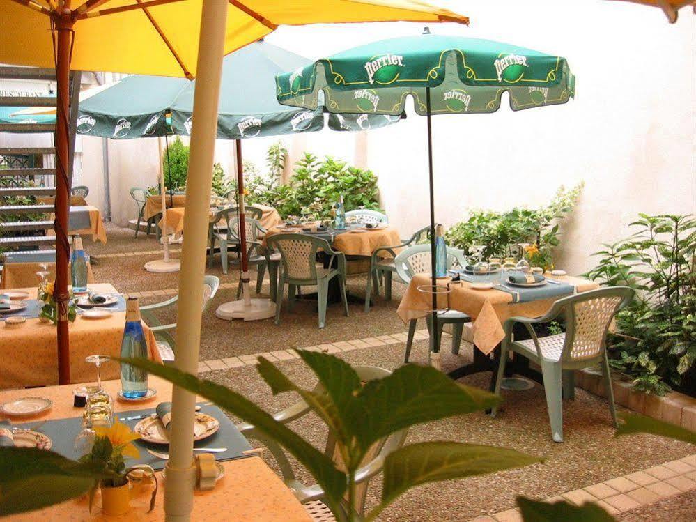 Logis Hotel Restaurant La Boule D'Or Chinon Buitenkant foto