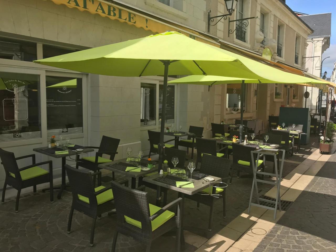 Logis Hotel Restaurant La Boule D'Or Chinon Buitenkant foto